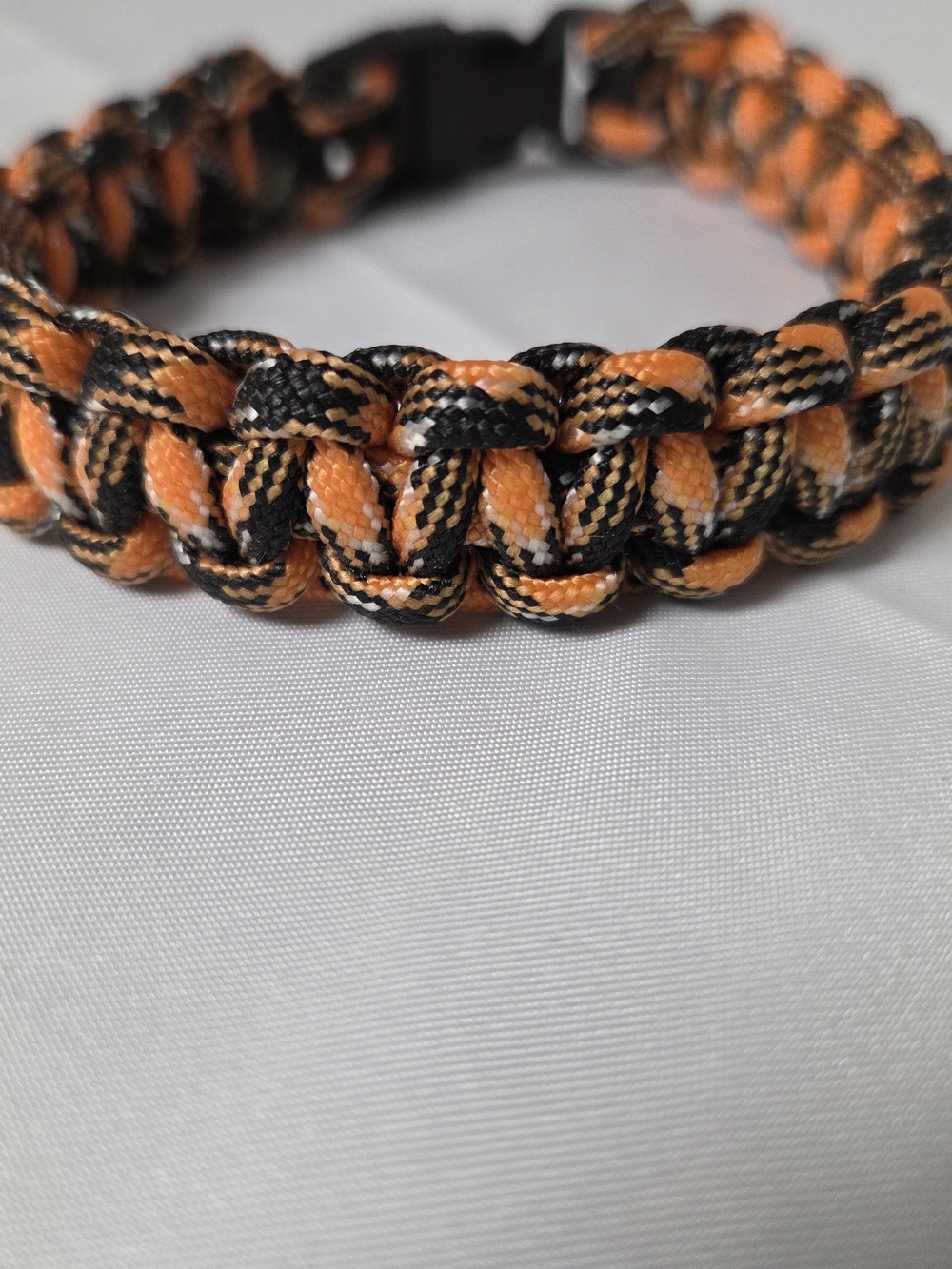 Handmade Braided Paracord Bracelet in Orange and‎ Black Size 9"